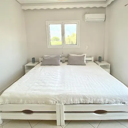 Sea Breeze Kalamata Beach Condo Exterior photo
